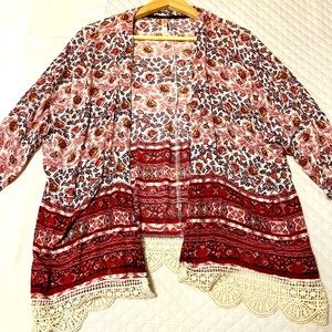 Womens Boho Chic floral and lace trim kimono size XS/S.